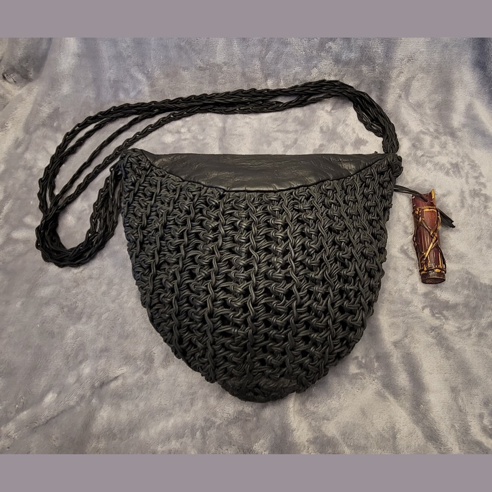 Vintage black leather and crochet hobo bag - Picture 2 of 3